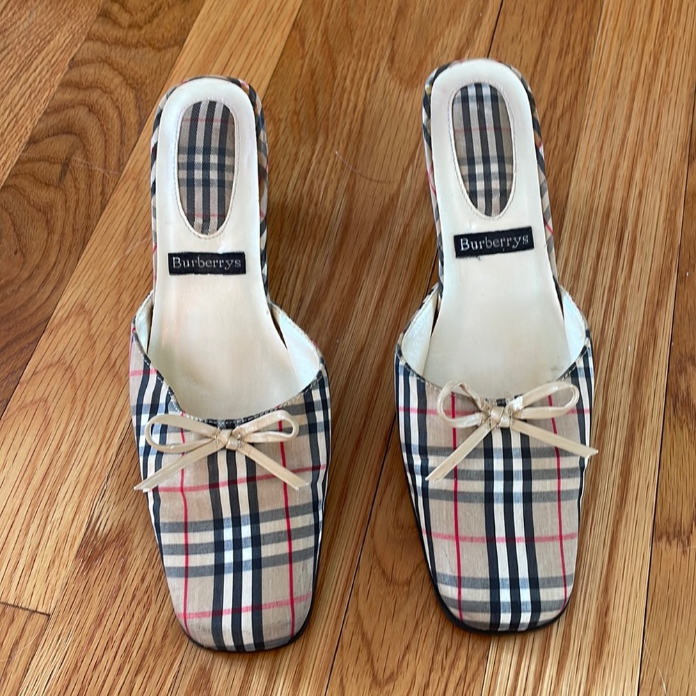 Vintage Burberry Pumps